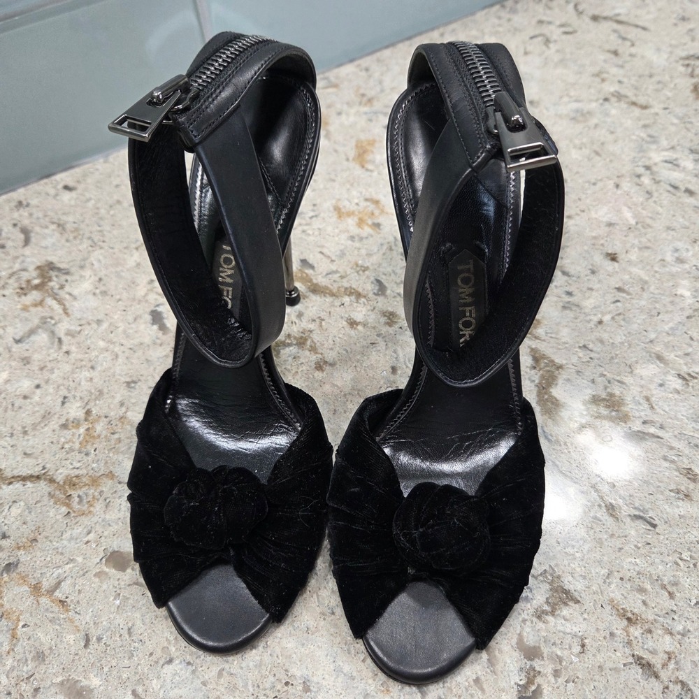 TOM FORD Black Velvet Bow Stiletto Heels Ankle Strap Zip Made in Italy Size 40